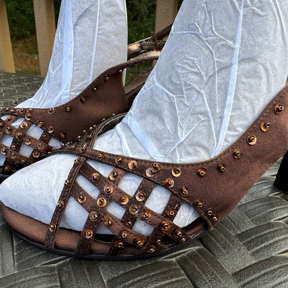 Dress Barn Women’s Brown Dress Heels size 6.5 sequin detail - Picture 3 of 5